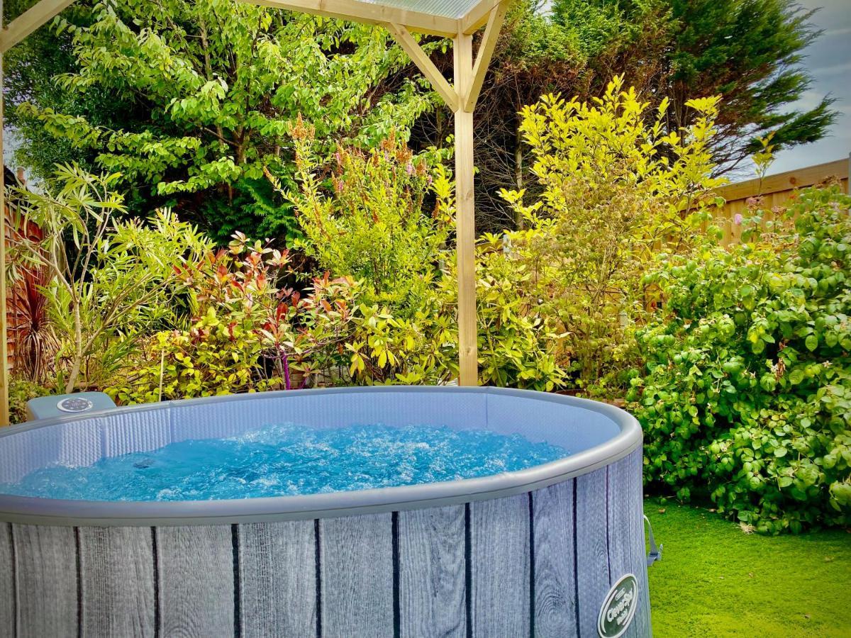 Remarkable 3-Bed Hot Tub House In 黑潭 外观 照片