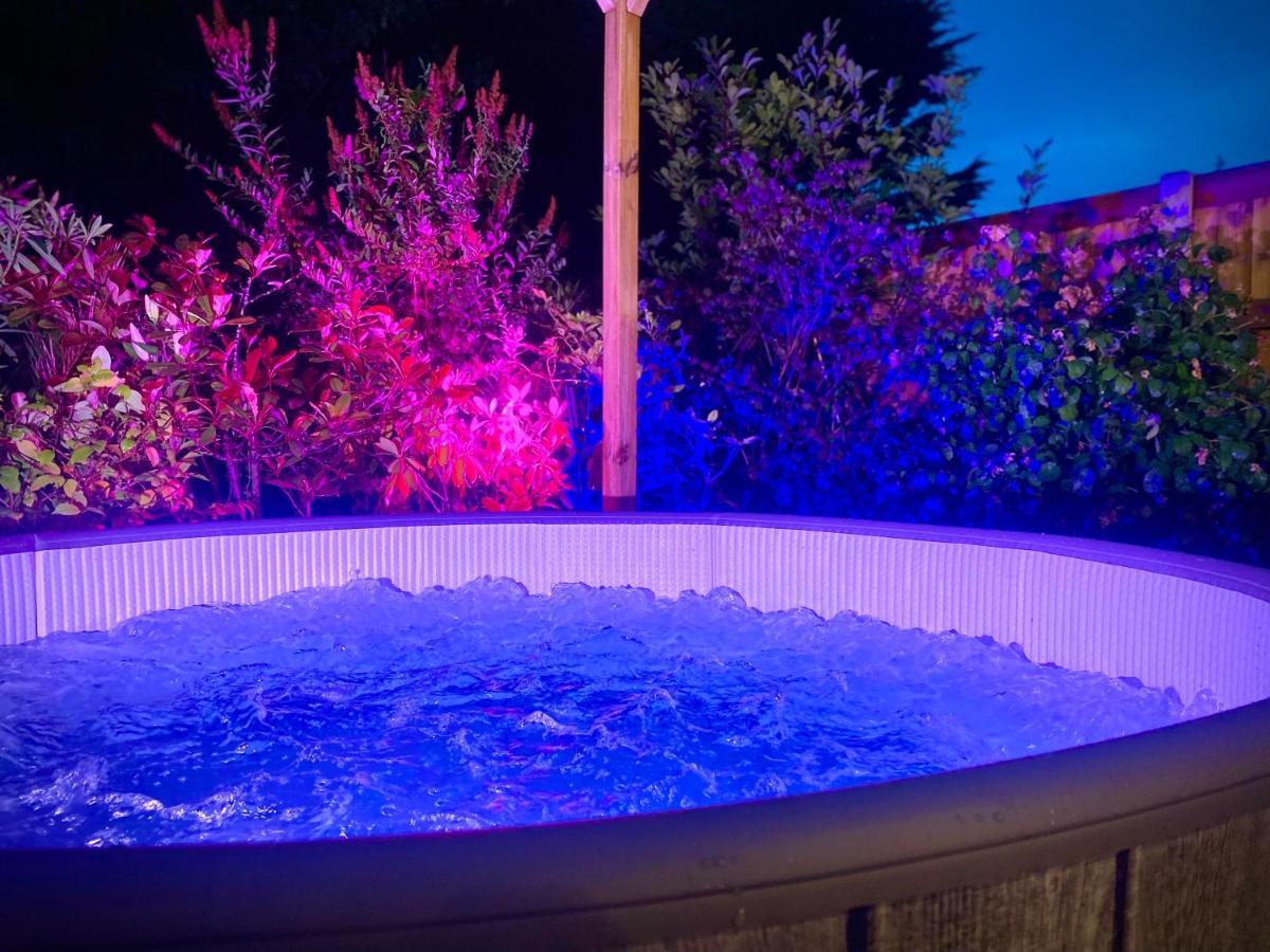 Remarkable 3-Bed Hot Tub House In 黑潭 外观 照片